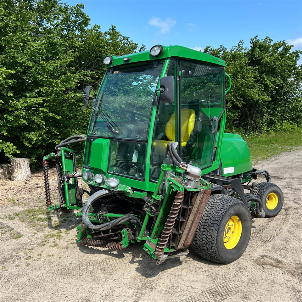 John Deere 8700 PC FM - Cortacésped: foto 1 John Deere 8700 PC FM - Cortacésped: foto 1