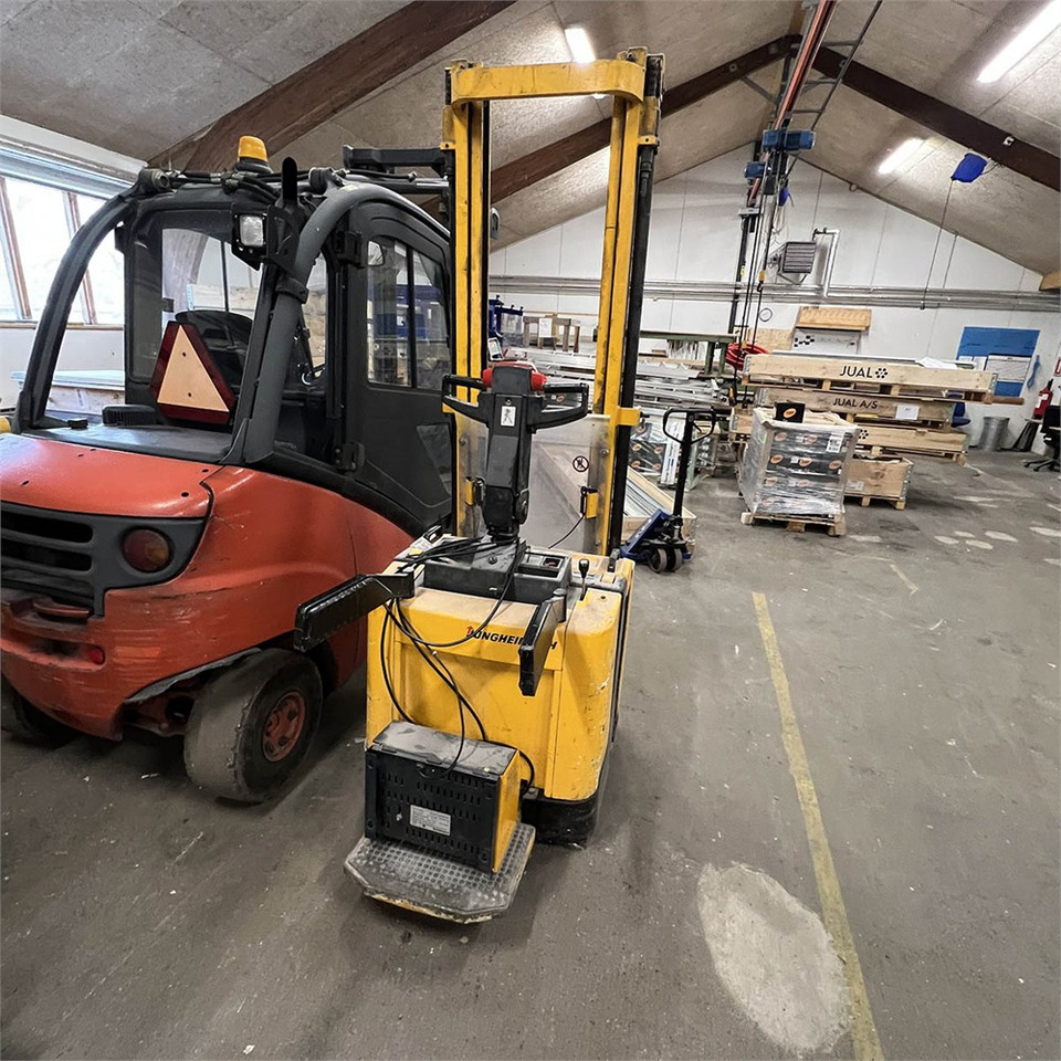 Jungheinrich Hawker Perfect Plus 3 PzB 300 - Transpaleta: foto 2 Jungheinrich Hawker Perfect Plus 3 PzB 300 - Transpaleta: foto 2