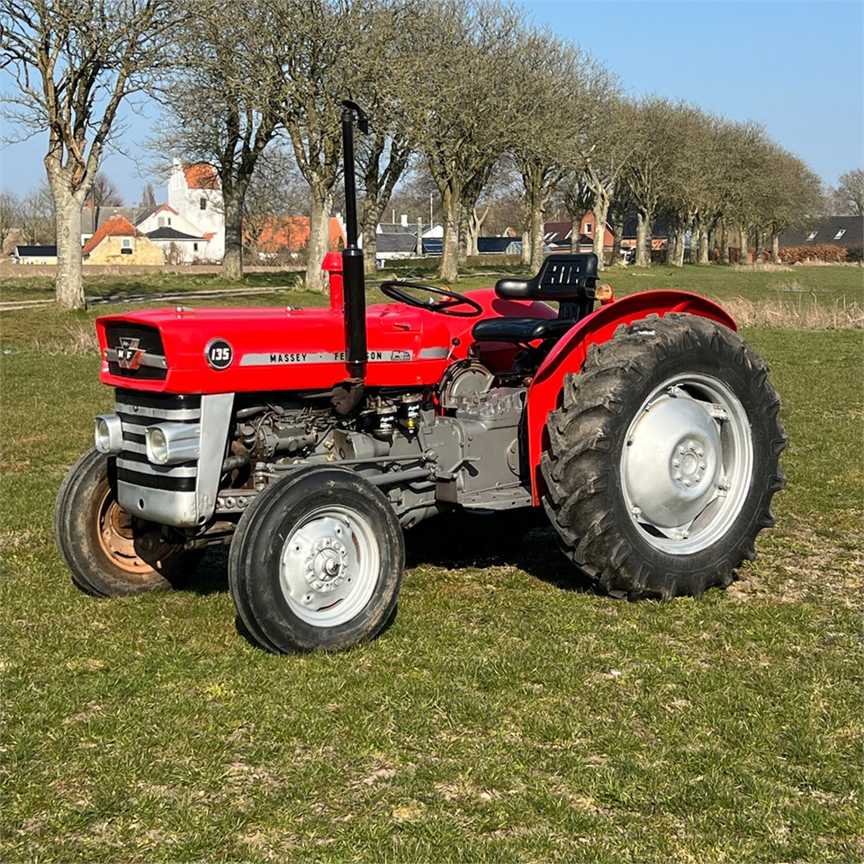 Massey Ferguson 135 Diesel - Tractor: foto 4 Massey Ferguson 135 Diesel - Tractor: foto 4