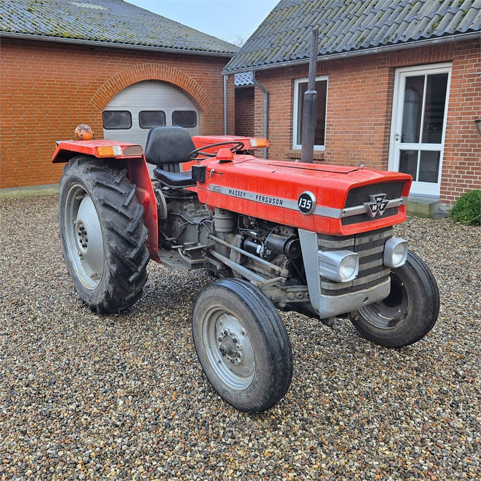 Massey Ferguson 135 - Tractor: foto 3 Massey Ferguson 135 - Tractor: foto 3