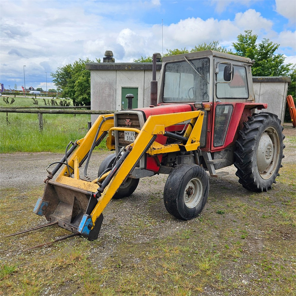 Massey Ferguson 590 - Tractor: foto 1 Massey Ferguson 590 - Tractor: foto 1