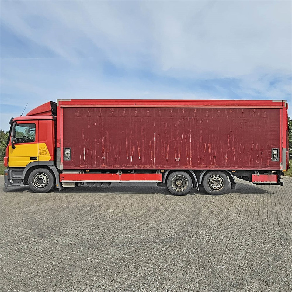Mercedes Actros 2541 - Camión caja cerrada: foto 2 Mercedes Actros 2541 - Camión caja cerrada: foto 2