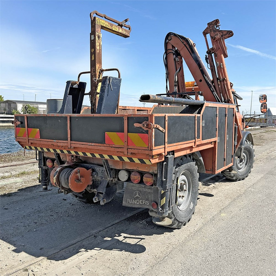 Mercedes Unimog 116 - Camión grúa: foto 2 Mercedes Unimog 116 - Camión grúa: foto 2