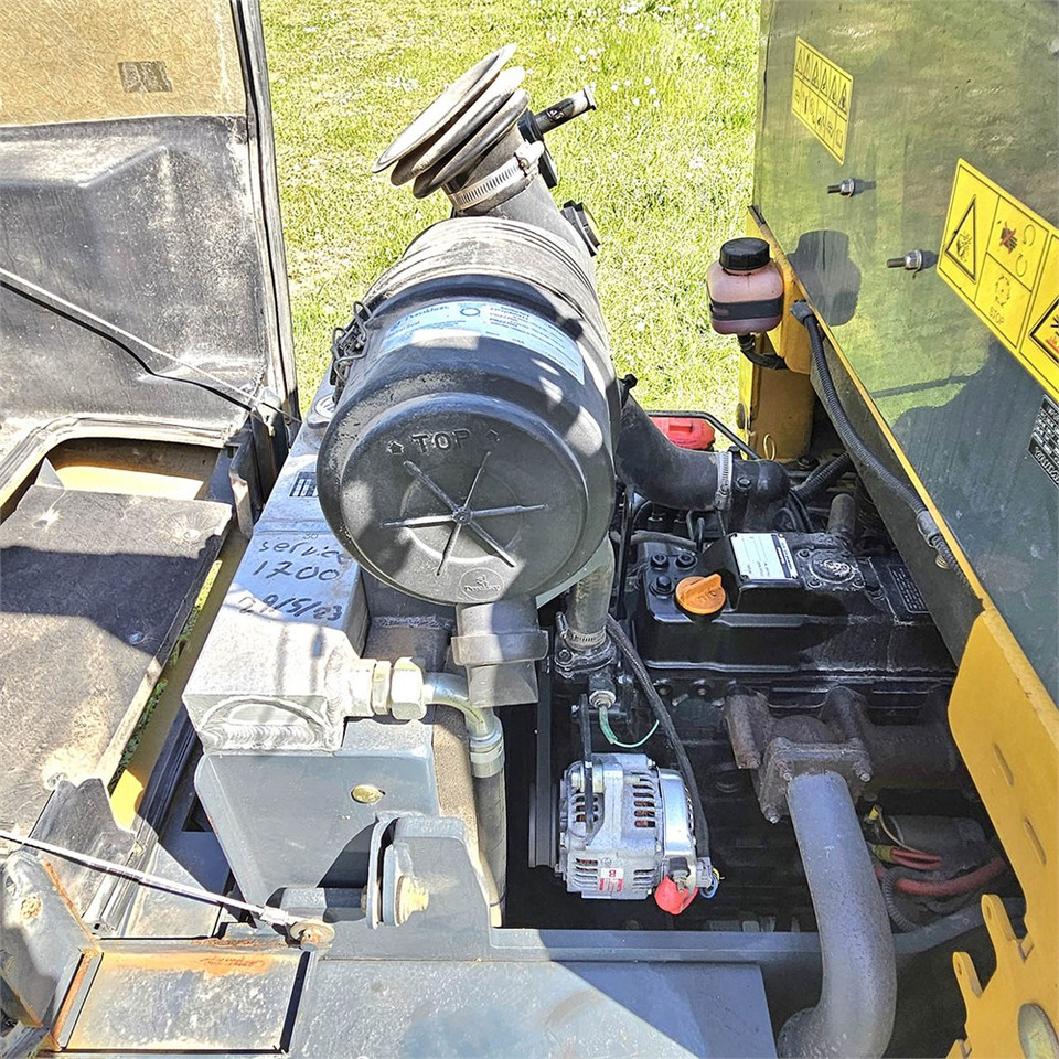Minicargadora Mustang AL406: foto 33