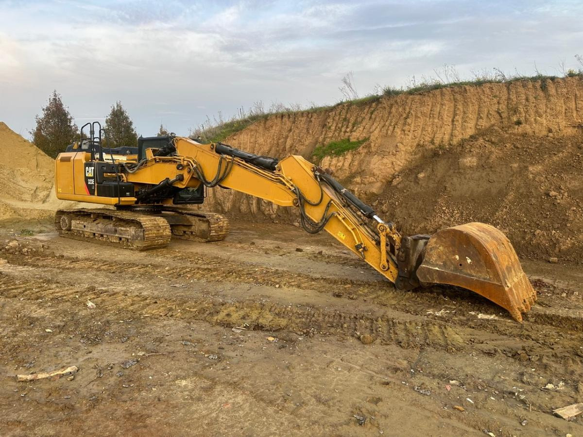 Caterpillar 323 E - Excavadora de cadenas: foto 1 Caterpillar 323 E - Excavadora de cadenas: foto 1