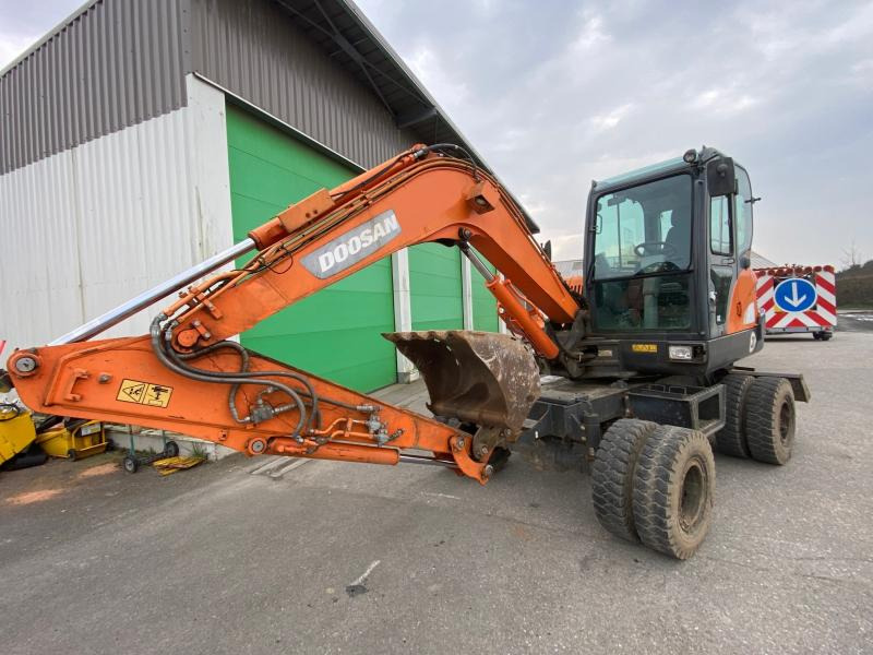 Doosan DX 55W - Excavadora de ruedas: foto 3 Doosan DX 55W - Excavadora de ruedas: foto 3