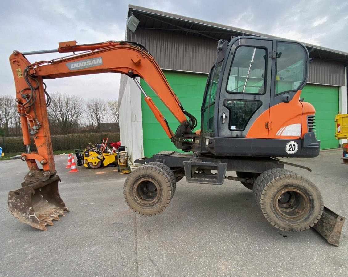 Doosan DX 55W - Excavadora de ruedas: foto 4 Doosan DX 55W - Excavadora de ruedas: foto 4