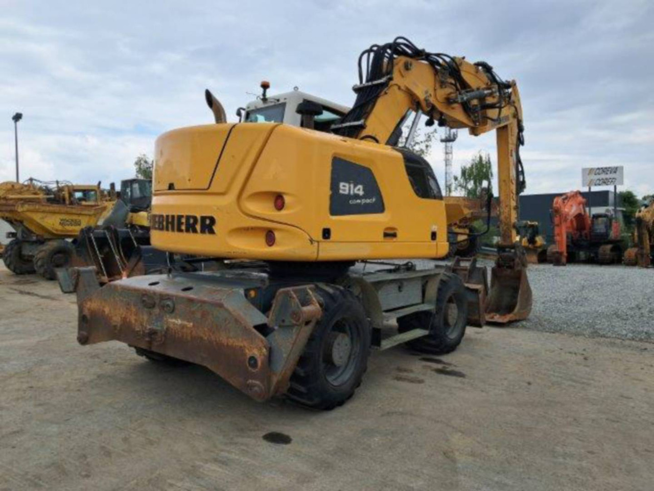 LIEBHERR A914 - Excavadora de ruedas: foto 2 LIEBHERR A914 - Excavadora de ruedas: foto 2