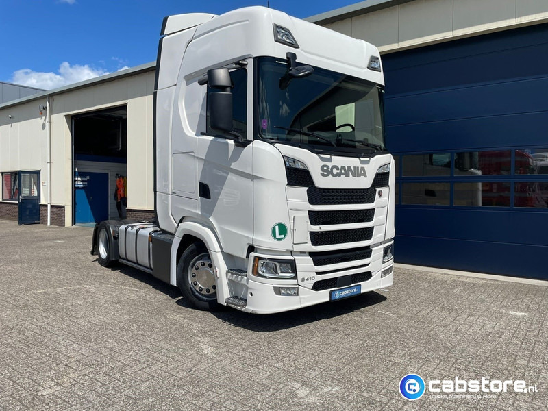 Scania S410 A 4X2 EB Euro 6 - S-Highline - Bouwjaar 2018 - MEGA VOLUME - Km 822.505 - Cabeza tractora: foto 2 Scania S410 A 4X2 EB Euro 6 - S-Highline - Bouwjaar 2018 - MEGA VOLUME - Km 822.505 - Cabeza tractora: foto 2