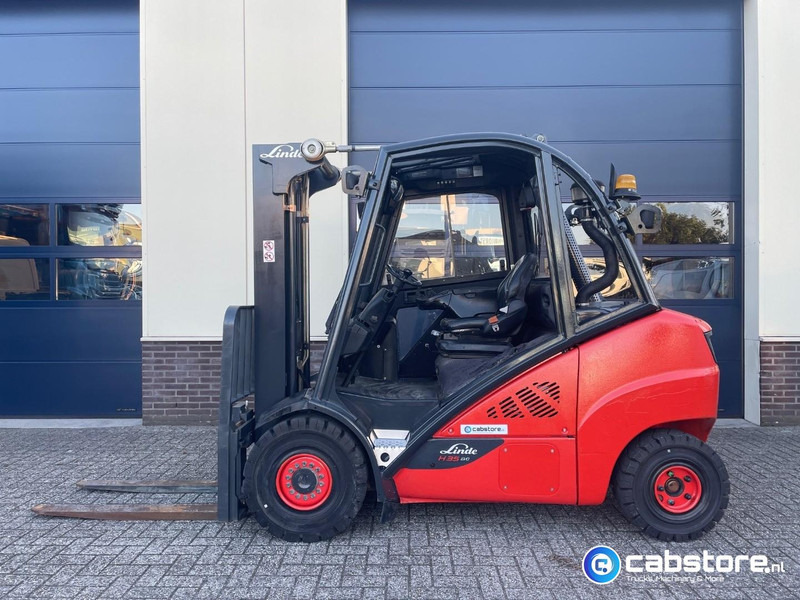 Linde H35D-02 Heftruck - Bouwjaar 2013 - Draaiuren 6892 - Diesel - Side Shift - Freelift - Doorrij hoogte 217 cm !! - Carretilla elevadora diésel: foto 2 Linde H35D-02 Heftruck - Bouwjaar 2013 - Draaiuren 6892 - Diesel - Side Shift - Freelift - Doorrij hoogte 217 cm !! - Carretilla elevadora diésel: foto 2
