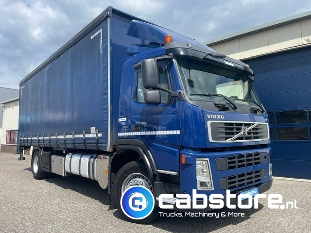 Volvo FM9 4X2R FAL9.0 RAD-A4 Volvo FM300 4x2 Euro 5 bakwagen - Schuifzeilen - Laadklep 2000 kg - Bouwjaar 2008 - Kooi-Aap heftruck - Furgoneta caja cerrada: foto 1 Volvo FM9 4X2R FAL9.0 RAD-A4 Volvo FM300 4x2 Euro 5 bakwagen - Schuifzeilen - Laadklep 2000 kg - Bouwjaar 2008 - Kooi-Aap heftruck - Furgoneta caja cerrada: foto 1