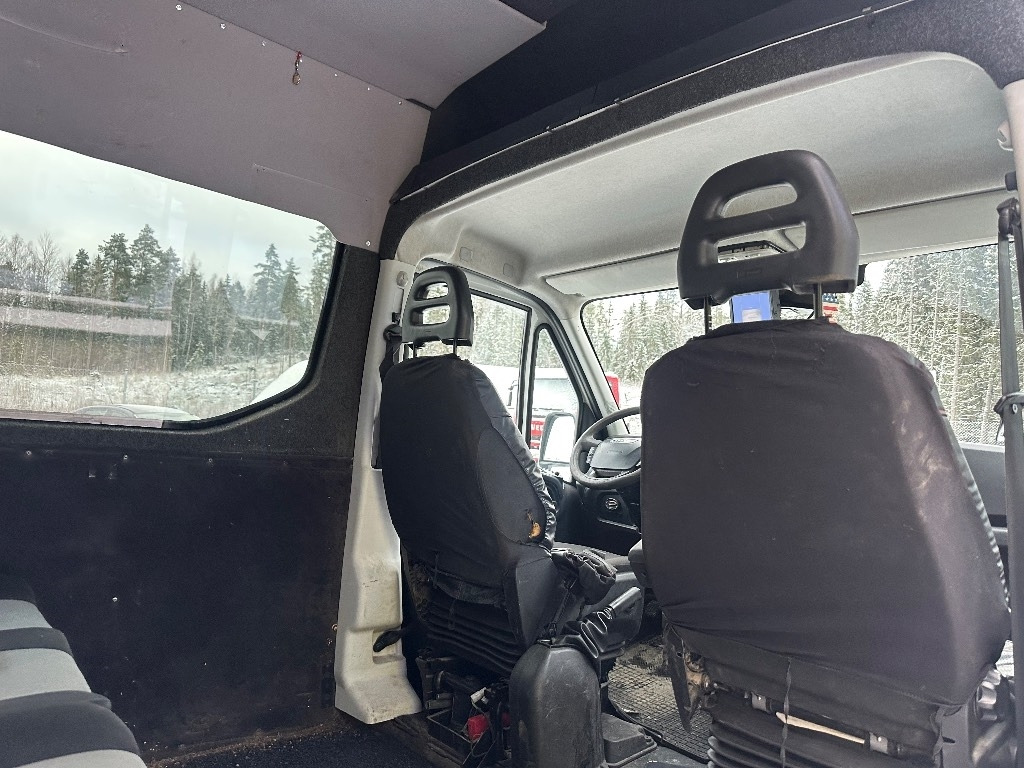 Iveco Daily 50C17 1+5 hlö - Furgón: foto 4 Iveco Daily 50C17 1+5 hlö - Furgón: foto 4