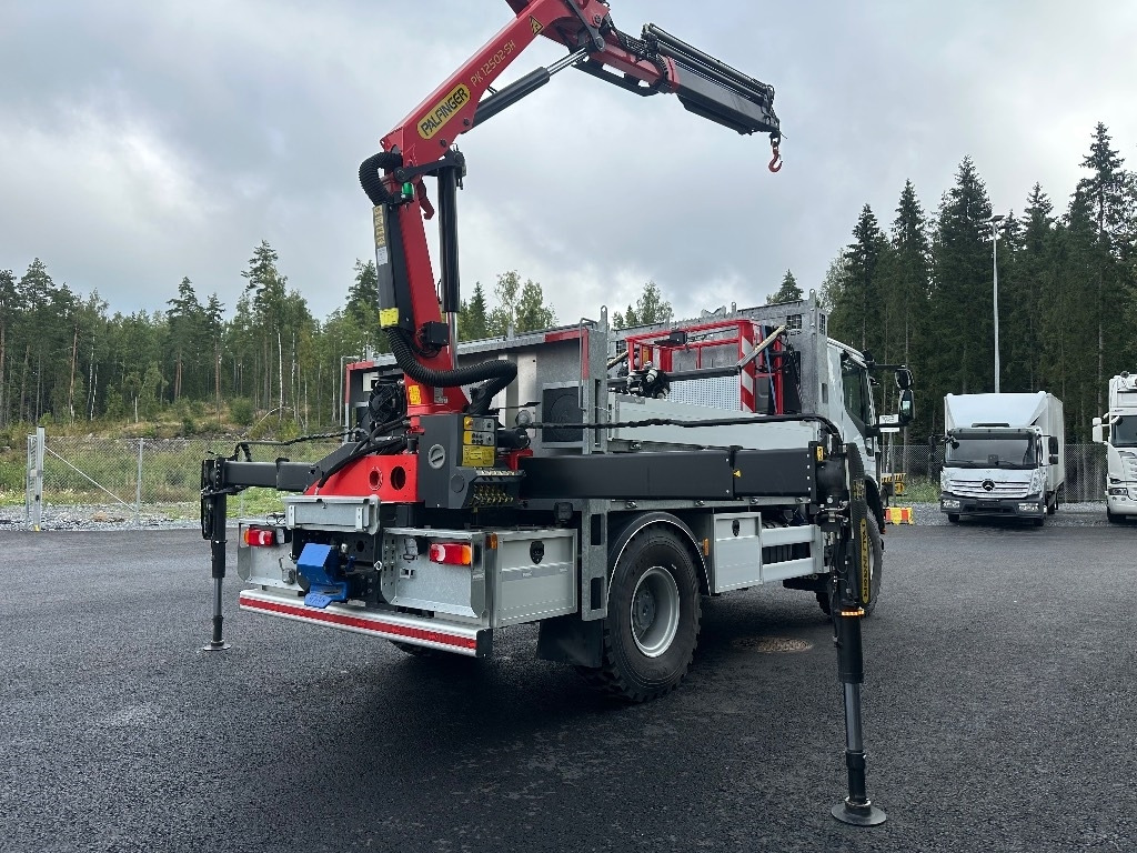 Iveco Eurocargo ML150E28 4x4 sähkölaitos varustein - Camión grúa: foto 3 Iveco Eurocargo ML150E28 4x4 sähkölaitos varustein - Camión grúa: foto 3