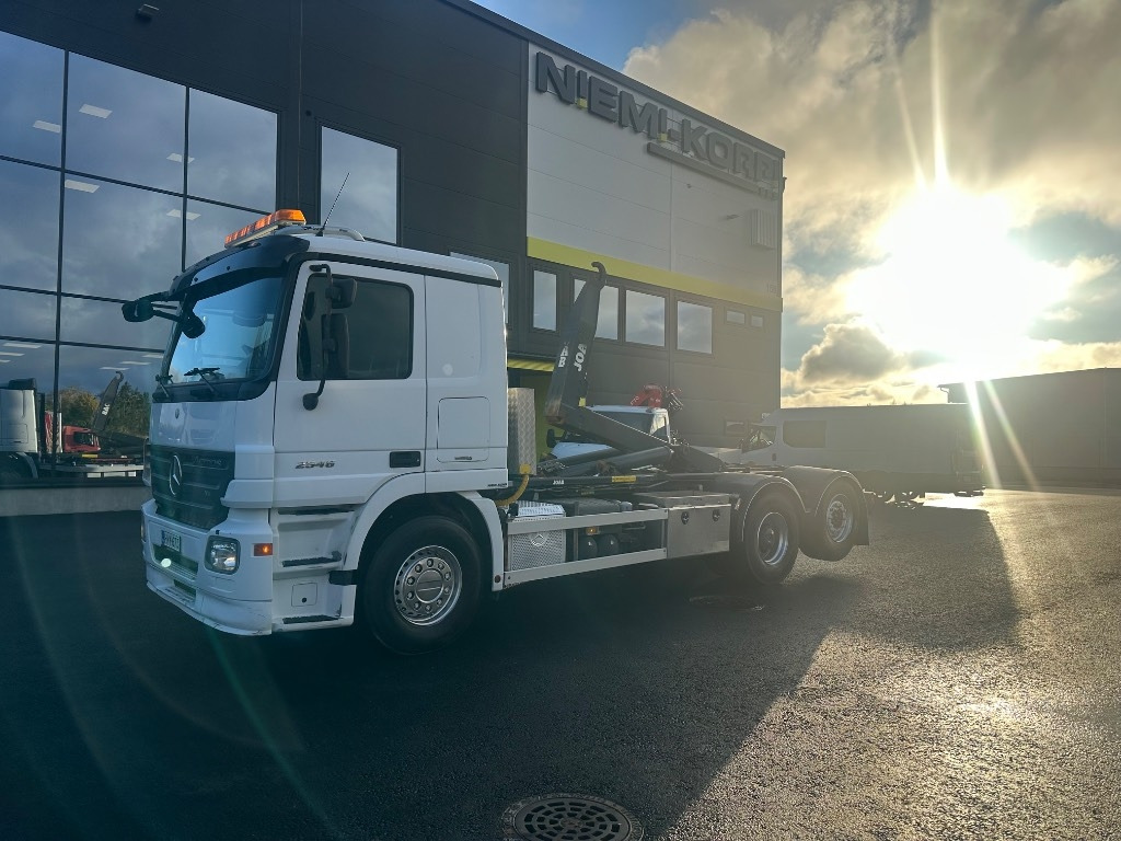 Mercedes-Benz Actros 2545 L 6x2 - Camión multibasculante: foto 1 Mercedes-Benz Actros 2545 L 6x2 - Camión multibasculante: foto 1
