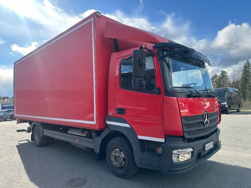 Mercedes-Benz Atego 818 - Camión caja cerrada: foto 2 Mercedes-Benz Atego 818 - Camión caja cerrada: foto 2