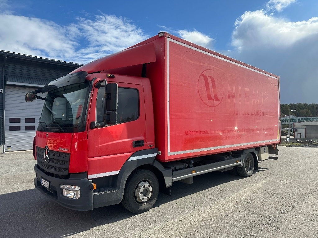 Mercedes-Benz Atego 818 - Camión caja cerrada: foto 1 Mercedes-Benz Atego 818 - Camión caja cerrada: foto 1