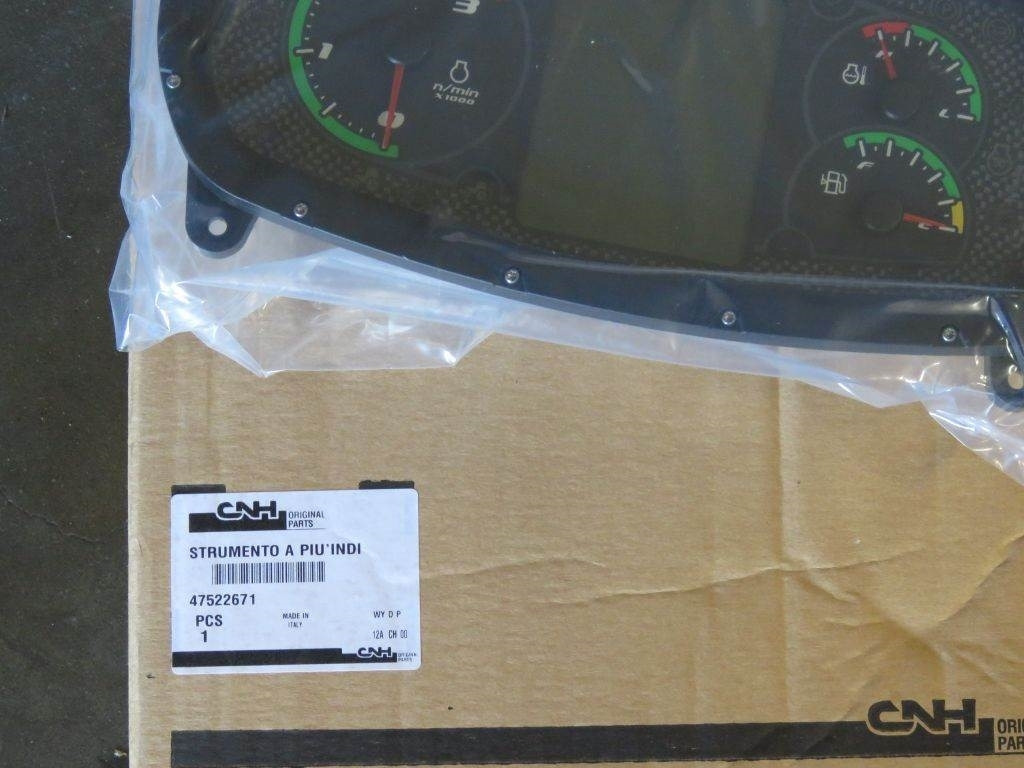 Case FARMALL 85C 95C 105C 115C - Salpicadero para Maquinaria agrícola: foto 4 Case FARMALL 85C 95C 105C 115C - Salpicadero para Maquinaria agrícola: foto 4