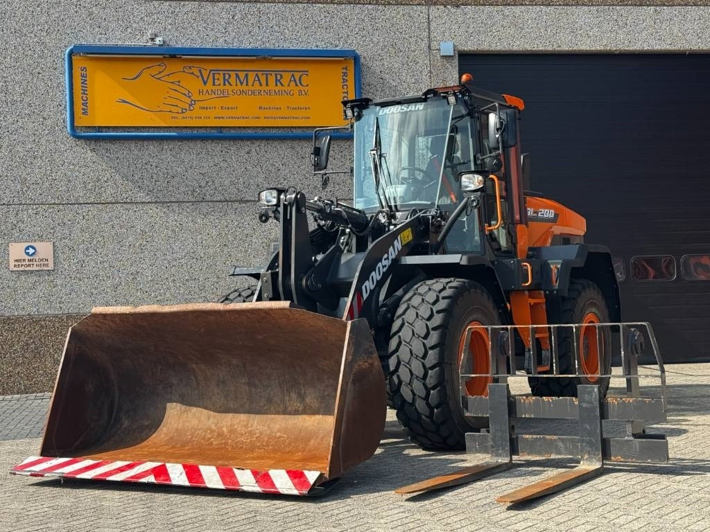 Doosan DEVELON/DOOSAN DL200-7, central lubrication, 2022 - Excavadora de ruedas: foto 2 Doosan DEVELON/DOOSAN DL200-7, central lubrication, 2022 - Excavadora de ruedas: foto 2
