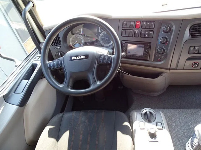 Foto del interior 2: Camión caja cerrada DAF LF 260 16 TON SLEEPER BOX 720X250X244 LBW 1.5 T