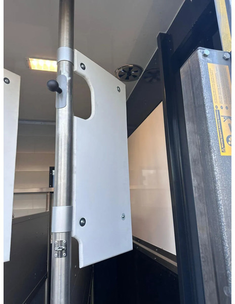 Camión para caballos Scania P250 Horse Truck: foto 17 Camión para caballos Scania P250 Horse Truck: foto 17