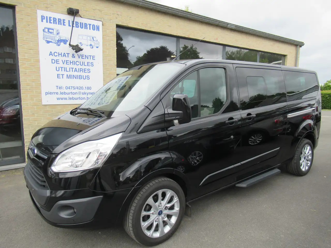 Ford Tourneo Custom 2.0 TDCi L2H1 - Otra maquinaria: foto 1 Ford Tourneo Custom 2.0 TDCi L2H1 - Otra maquinaria: foto 1