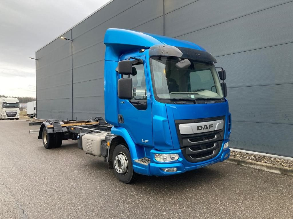 DAF LF 210 FA Standheizung / 5.00m Rd / 7.490kg - Camión lona: foto 1 DAF LF 210 FA Standheizung / 5.00m Rd / 7.490kg - Camión lona: foto 1