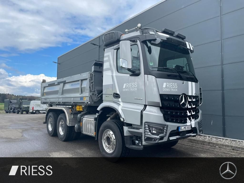 Mercedes-Benz Arocs 2653 K 6x4 - Camión volquete: foto 2 Mercedes-Benz Arocs 2653 K 6x4 - Camión volquete: foto 2