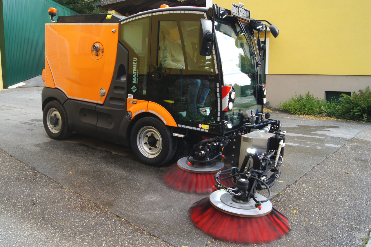 MATHIEU Azura Flex MC210 3-rd brush / EURO 6 / TÜV - Barredora vial: foto 2 MATHIEU Azura Flex MC210 3-rd brush / EURO 6 / TÜV - Barredora vial: foto 2