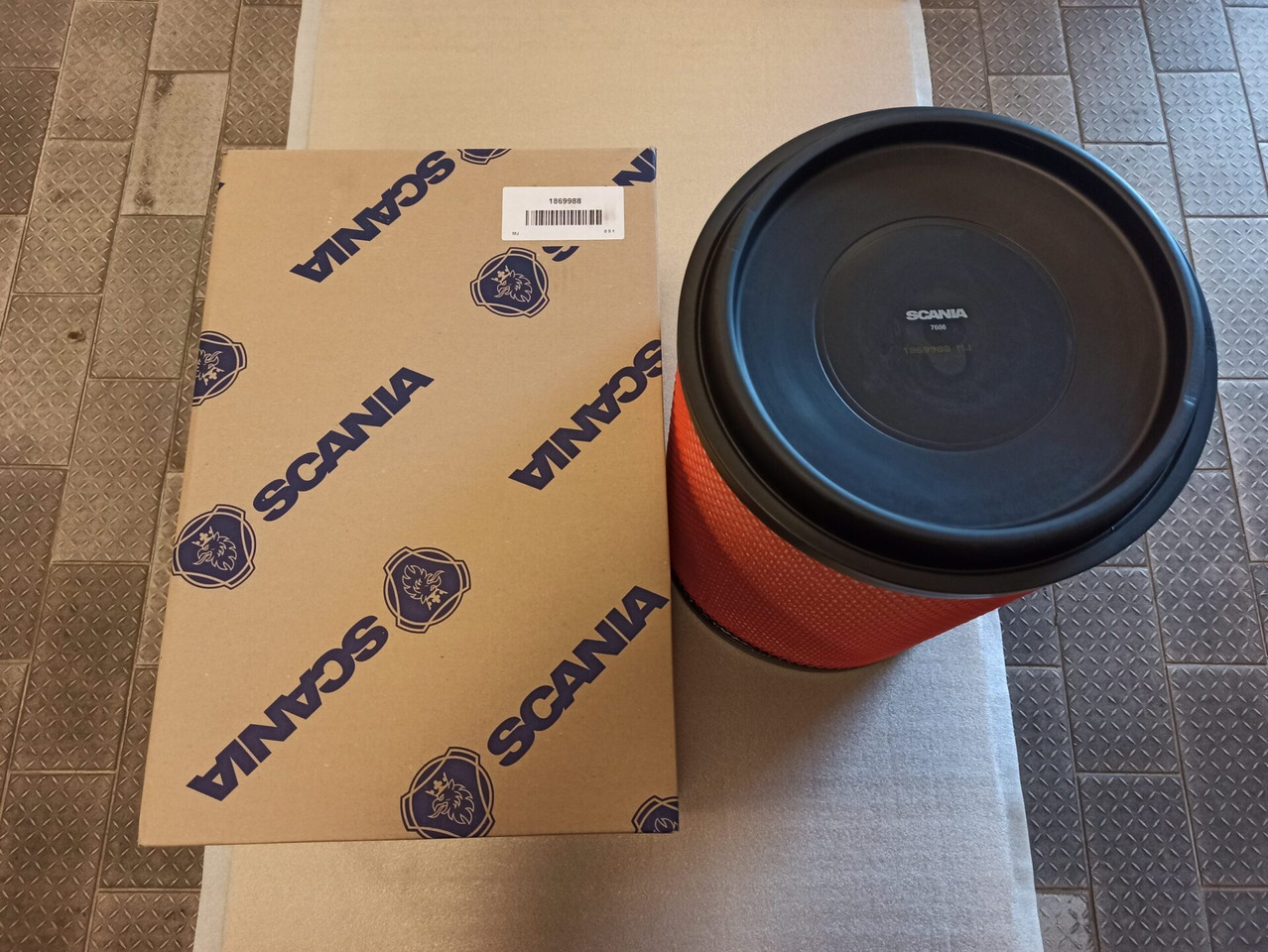 SCANIA AIR FILTER 1869988 - Filtro de aire para Camión: foto 1 SCANIA AIR FILTER 1869988 - Filtro de aire para Camión: foto 1