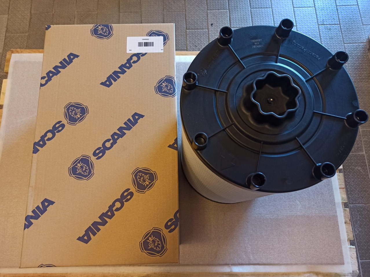 SCANIA AIR FILTER 1869992 - Filtro de aire para Camión: foto 1 SCANIA AIR FILTER 1869992 - Filtro de aire para Camión: foto 1