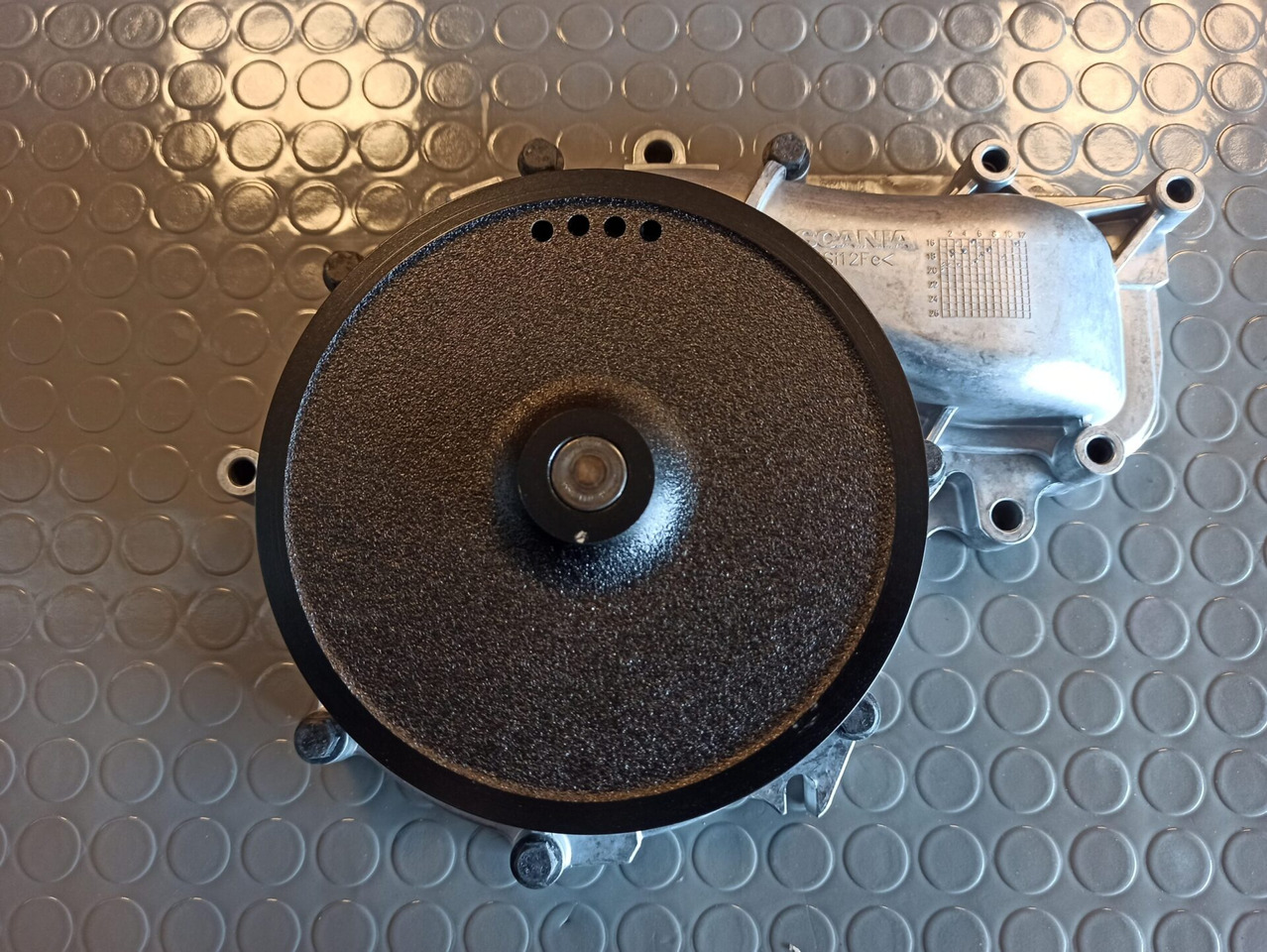 SCANIA COOLANT PUMP - 571224 - Bomba de refrigerante para Camión: foto 1 SCANIA COOLANT PUMP - 571224 - Bomba de refrigerante para Camión: foto 1