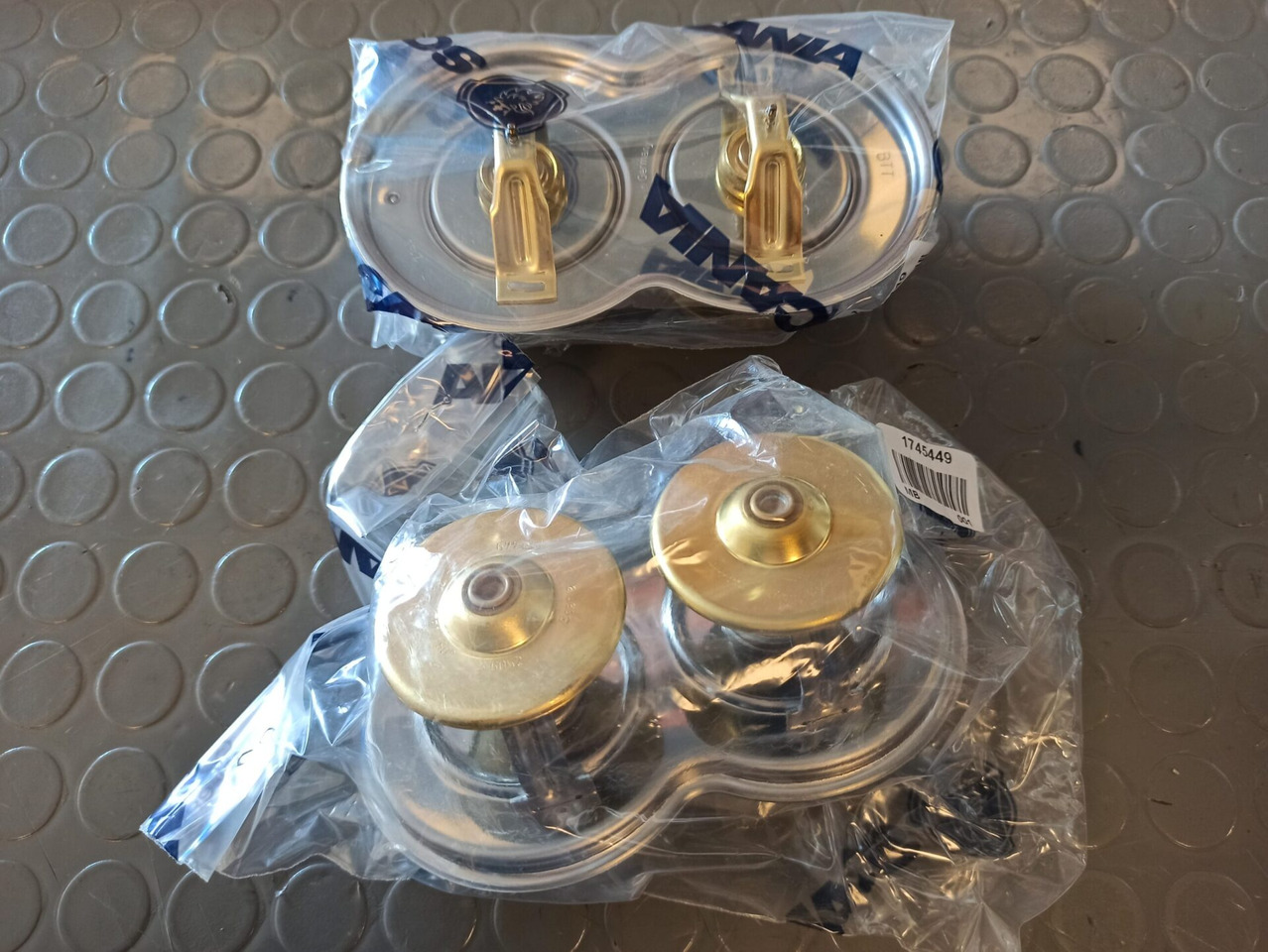 SCANIA THERMOSTAT - 1745449 - Termostato para Camión: foto 1 SCANIA THERMOSTAT - 1745449 - Termostato para Camión: foto 1
