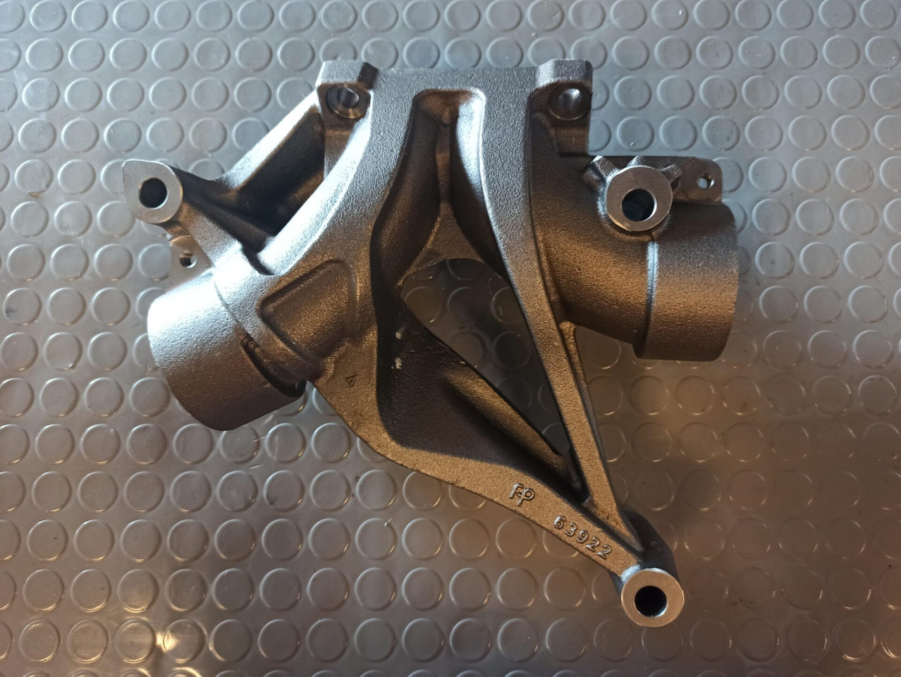 SCANIA TURBO MANIFOLD 63922, 1850826, 2138390 - Motor y piezas para Camión: foto 1 SCANIA TURBO MANIFOLD 63922, 1850826, 2138390 - Motor y piezas para Camión: foto 1