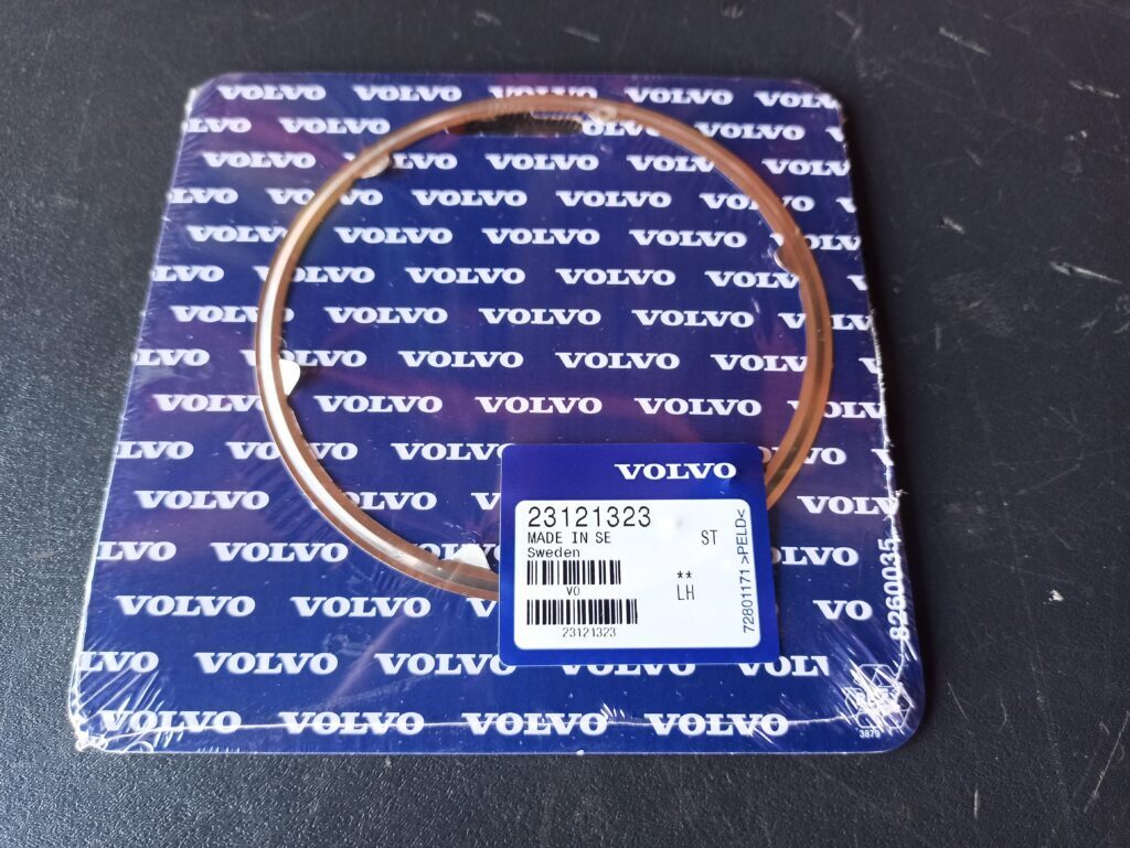 VOLVO EXHAUST PIPE GASKET 23121323 - Tubo de escape para Camión: foto 1 VOLVO EXHAUST PIPE GASKET 23121323 - Tubo de escape para Camión: foto 1