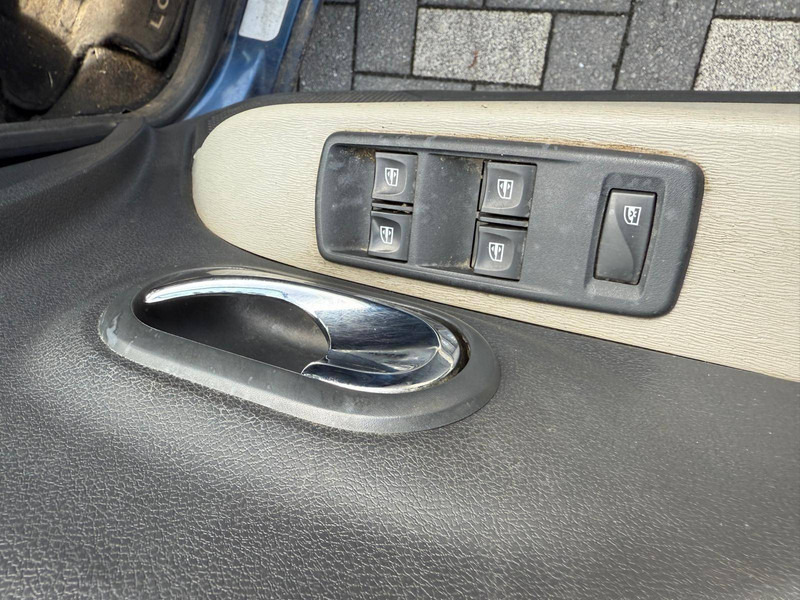 Sedan Dacia Lodgy DCI: foto 13 Sedan Dacia Lodgy DCI: foto 13