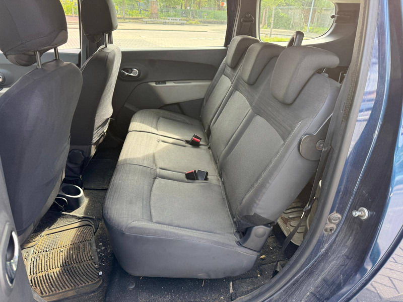 Sedan Dacia Lodgy DCI: foto 8 Sedan Dacia Lodgy DCI: foto 8