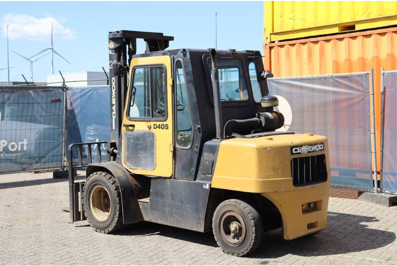 Daewoo D40S-2 - Carretilla elevadora diésel: foto 4 Daewoo D40S-2 - Carretilla elevadora diésel: foto 4