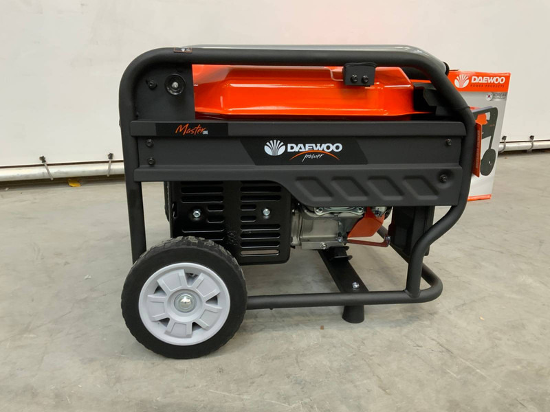 Daewoo GDAX4050 - Generador industriale: foto 3 Daewoo GDAX4050 - Generador industriale: foto 3