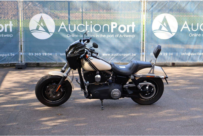 Harley-Davidson Dyna Fat Bob - Motocicleta: foto 1 Harley-Davidson Dyna Fat Bob - Motocicleta: foto 1
