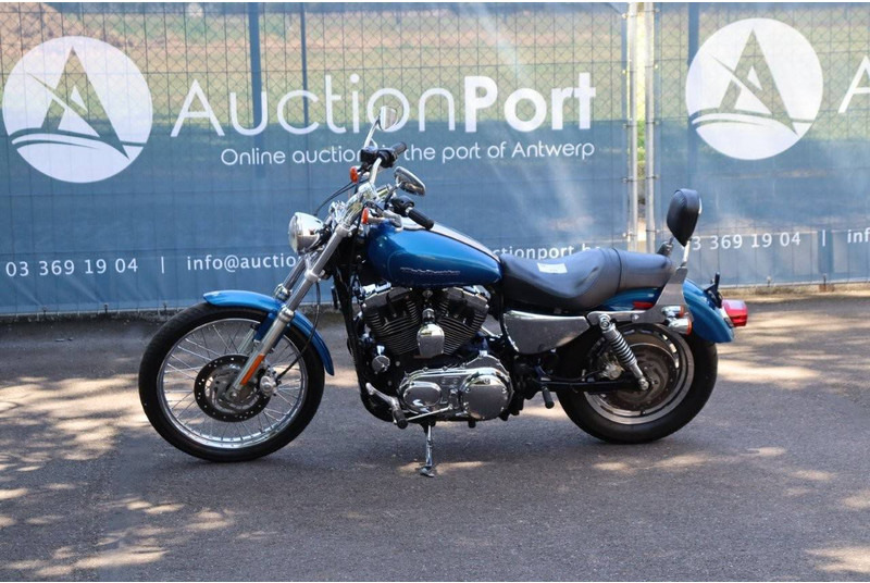 Harley-Davidson Sporster XL1200 Custom - Motocicleta: foto 1 Harley-Davidson Sporster XL1200 Custom - Motocicleta: foto 1