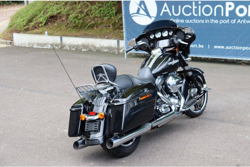 Motocicleta Harley-Davidson Street Glide: foto 6 Motocicleta Harley-Davidson Street Glide: foto 6