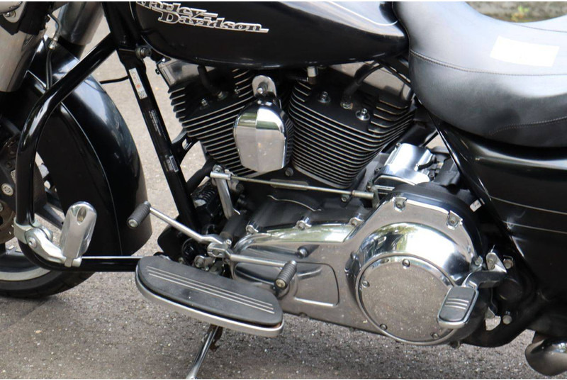 Motocicleta Harley-Davidson Street Glide: foto 15 Motocicleta Harley-Davidson Street Glide: foto 15