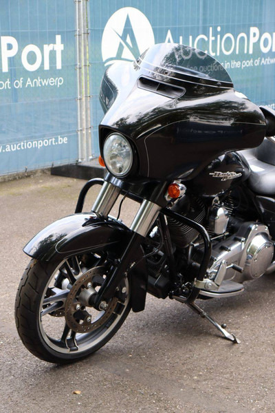 Motocicleta Harley-Davidson Street Glide: foto 13 Motocicleta Harley-Davidson Street Glide: foto 13