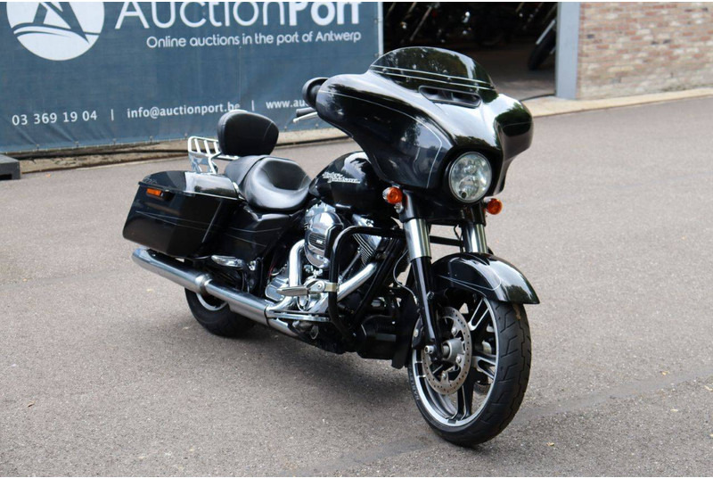 Motocicleta Harley-Davidson Street Glide: foto 7 Motocicleta Harley-Davidson Street Glide: foto 7