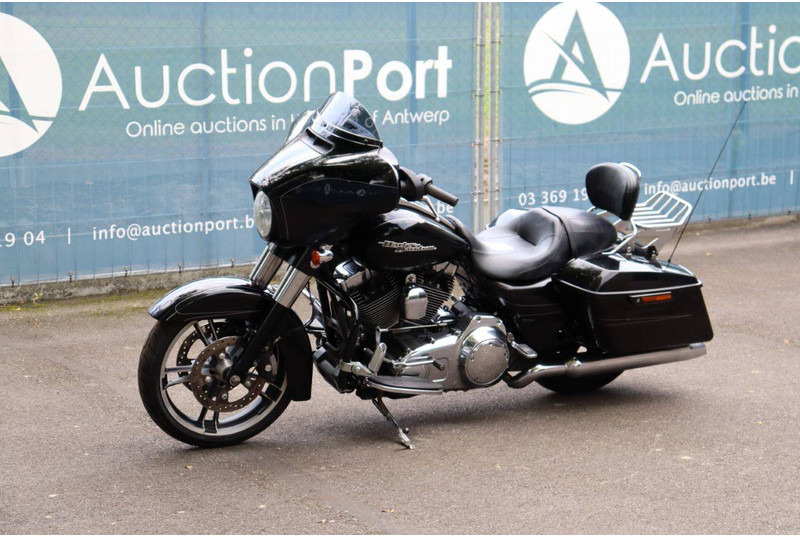 Motocicleta Harley-Davidson Street Glide: foto 9 Motocicleta Harley-Davidson Street Glide: foto 9