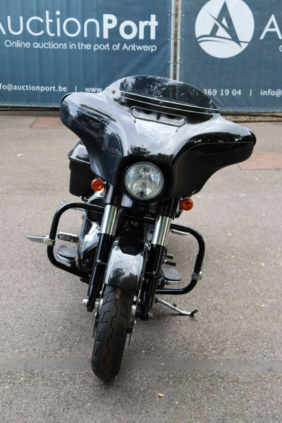 Motocicleta Harley-Davidson Street Glide: foto 8 Motocicleta Harley-Davidson Street Glide: foto 8