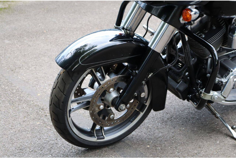 Motocicleta Harley-Davidson Street Glide: foto 11 Motocicleta Harley-Davidson Street Glide: foto 11