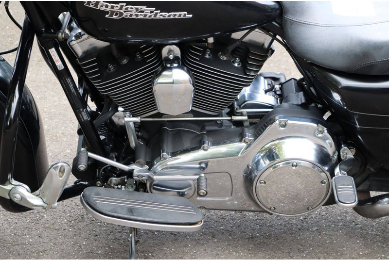 Motocicleta Harley-Davidson Street Glide: foto 14 Motocicleta Harley-Davidson Street Glide: foto 14