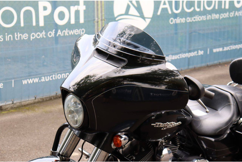 Motocicleta Harley-Davidson Street Glide: foto 12 Motocicleta Harley-Davidson Street Glide: foto 12