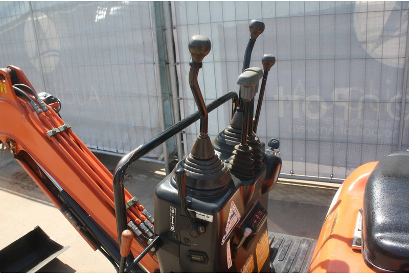 Hitachi ZX10U-2 - Miniexcavadora: foto 4 Hitachi ZX10U-2 - Miniexcavadora: foto 4